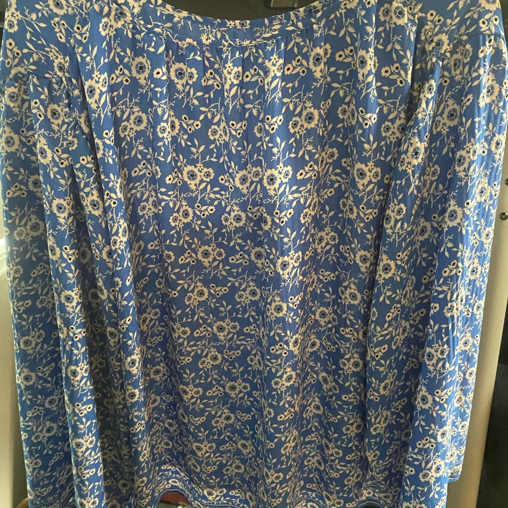 Beautiful Max Studio Round Neck Blouse Ocean Blue Floral Long 3/4 Sleeve 2X
